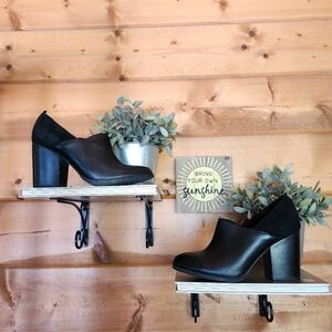 Lucca Lane Kaison Shooties Black Suede Smooth Leather Ankle Heeled Bootie Sz 8 M